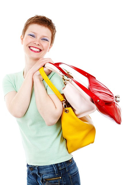 Can Short Women Wear Big Handbags?