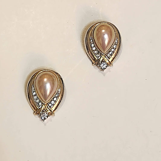 Vintage Pearlized Earrings- Vedazzling Accessories