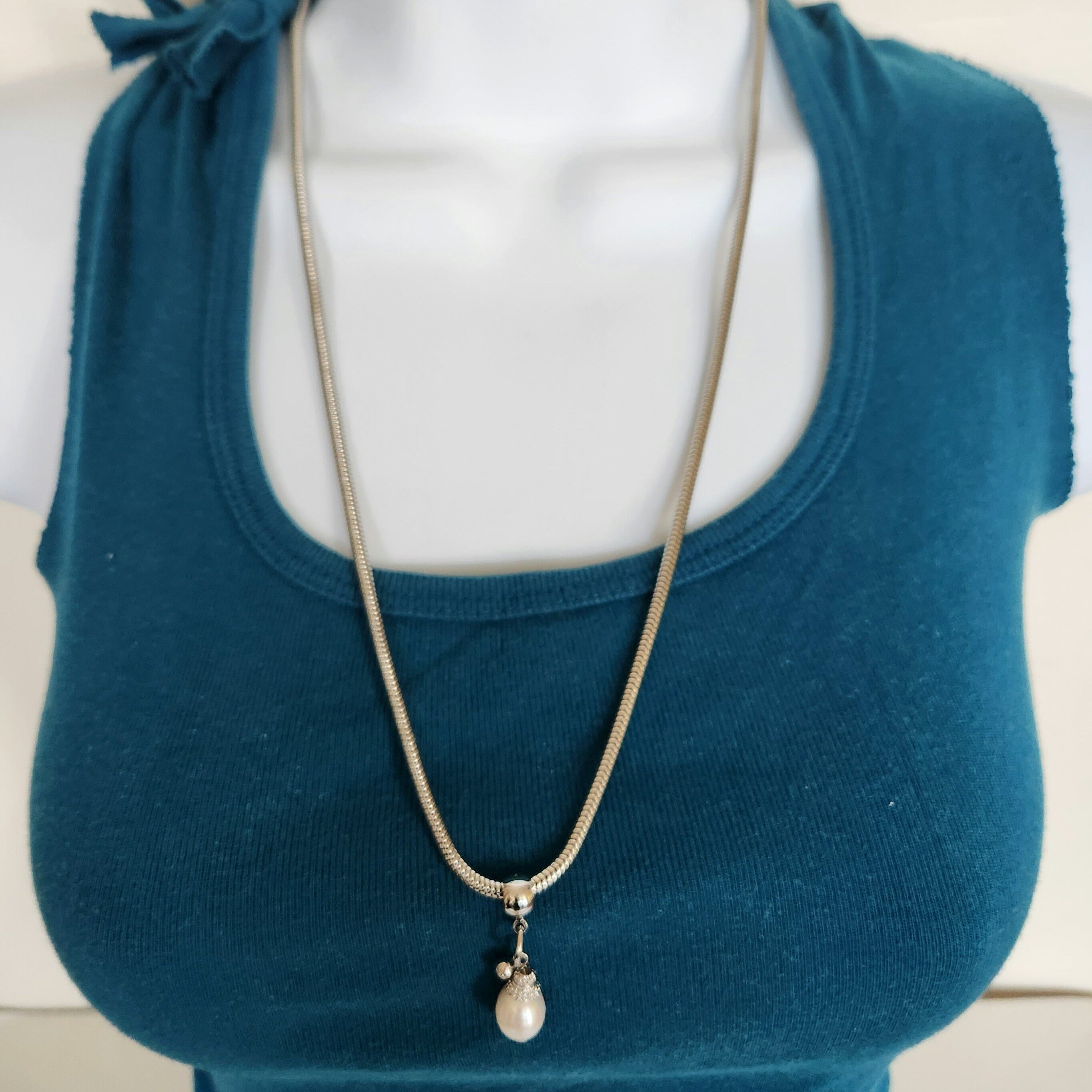 Single Life Pearl Necklace- Vedazzling Accessories