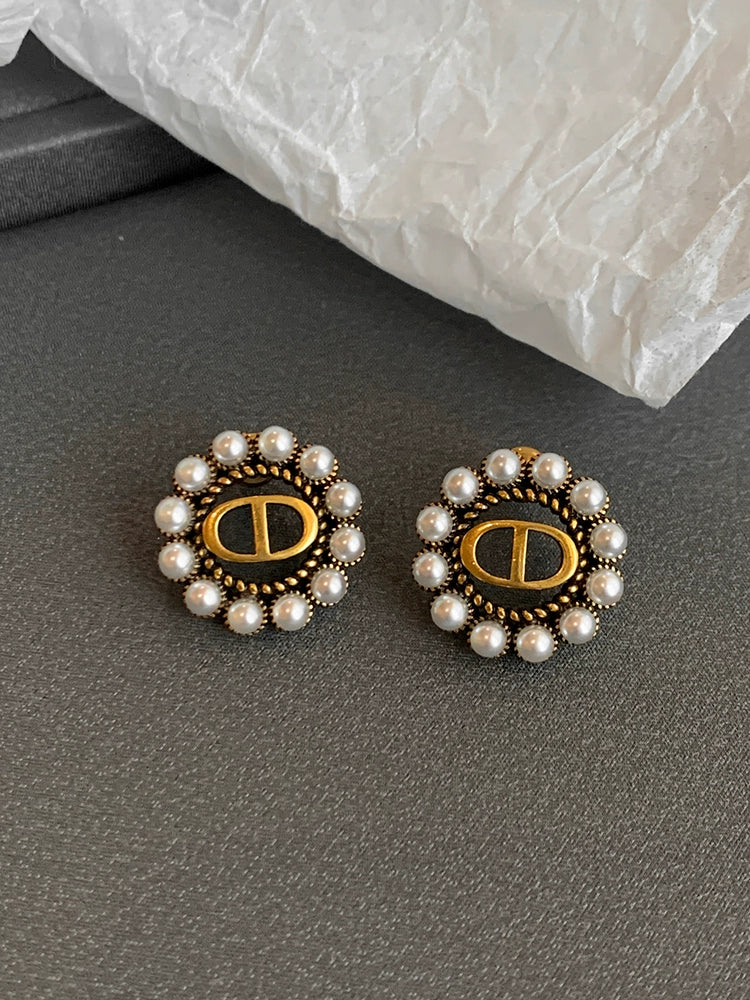 D's Classic Style Middle-Ancient Pearl Earrings
