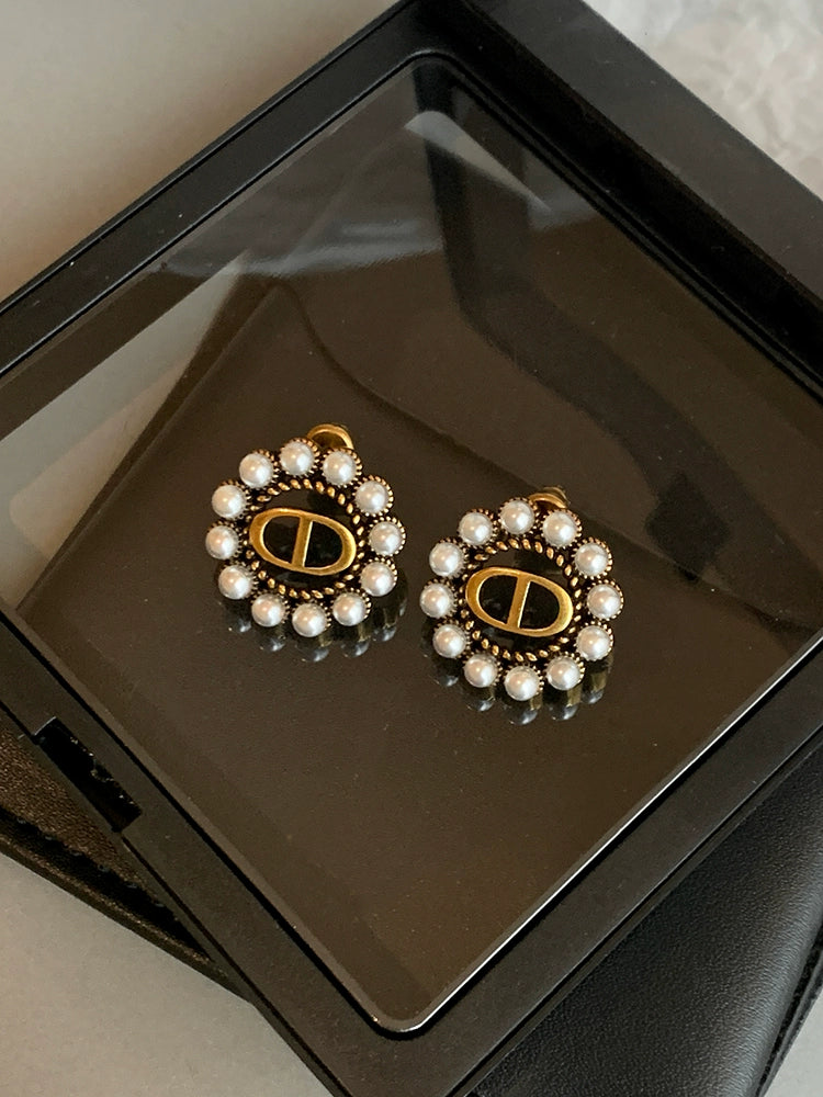 D's Classic Style Middle-Ancient Pearl Earrings