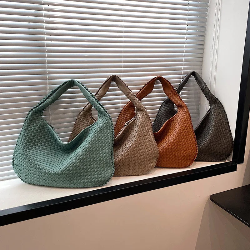 Vedazzling Woven Desire Handbag_Clutch