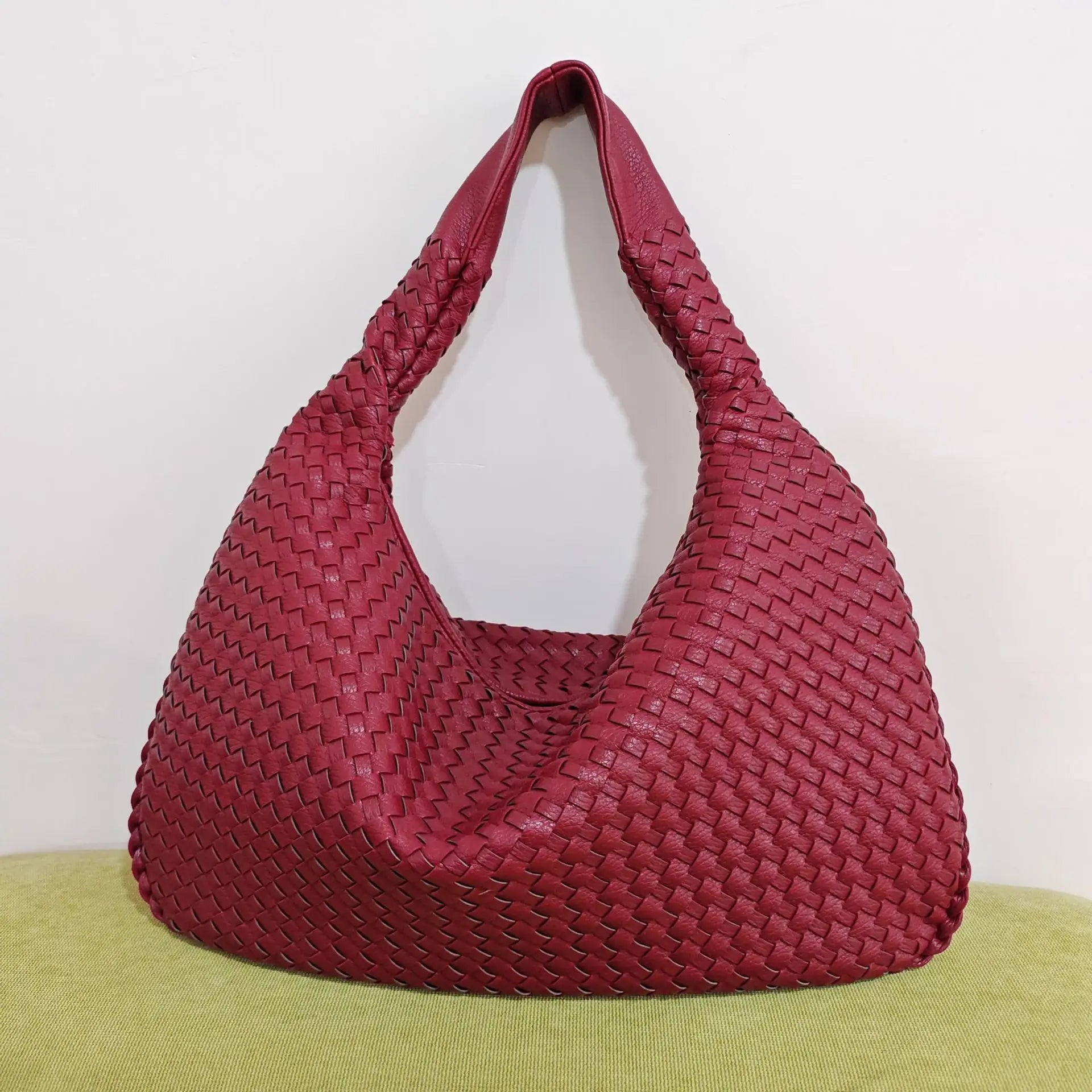 Vedazzling Woven Desire Handbag_Clutch