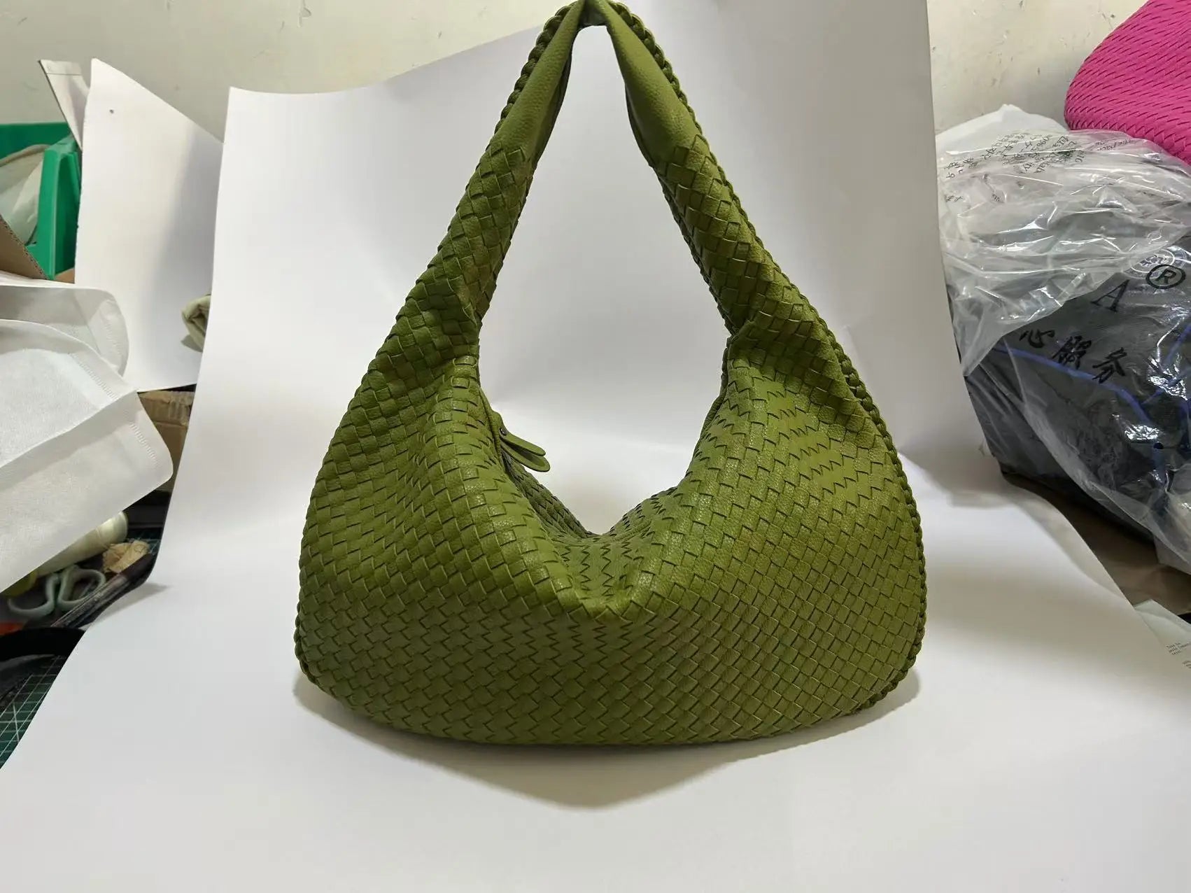 Vedazzling Woven Desire Handbag_Clutch