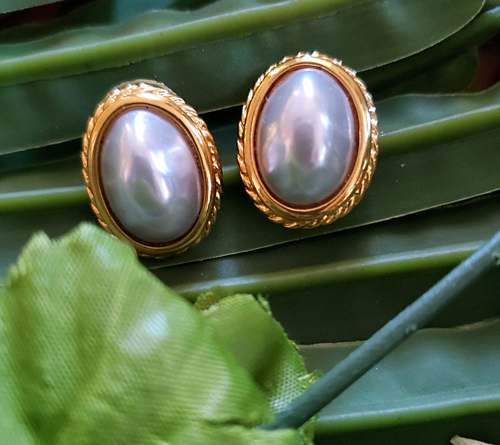 Gold Oval Vintage Earrings