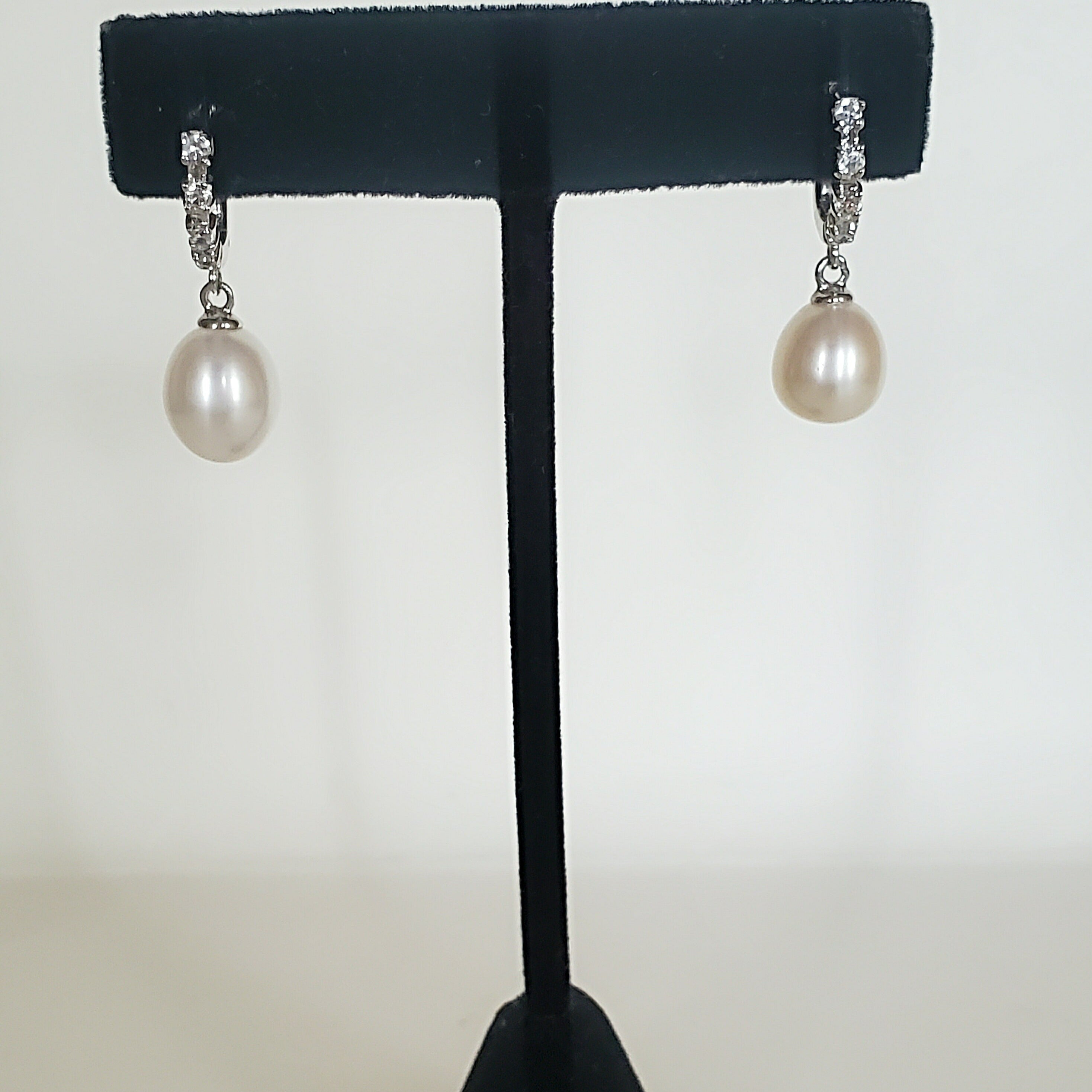 Chiquita Dazzling Pearl Drop Earring- Vedazzling Accessories