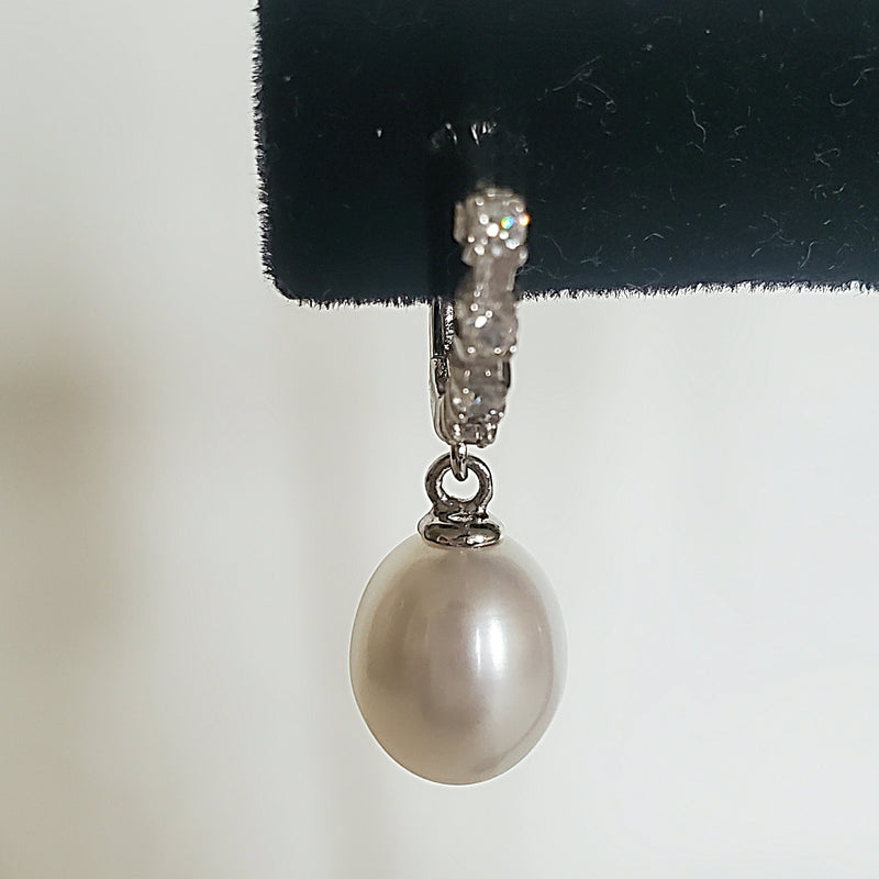 Chiquita Dazzling Pearl Drop Earring- Vedazzling Accessories